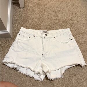 Abercrombie the high rise mom curve love short White Frayed Hem